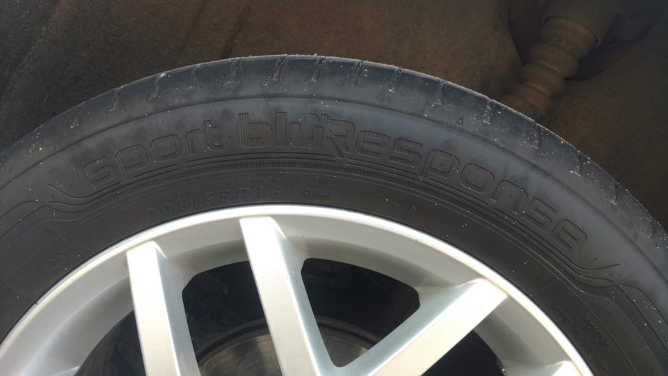 Нова гума Dunlop Sport Bluresponse 205\55 R16 2