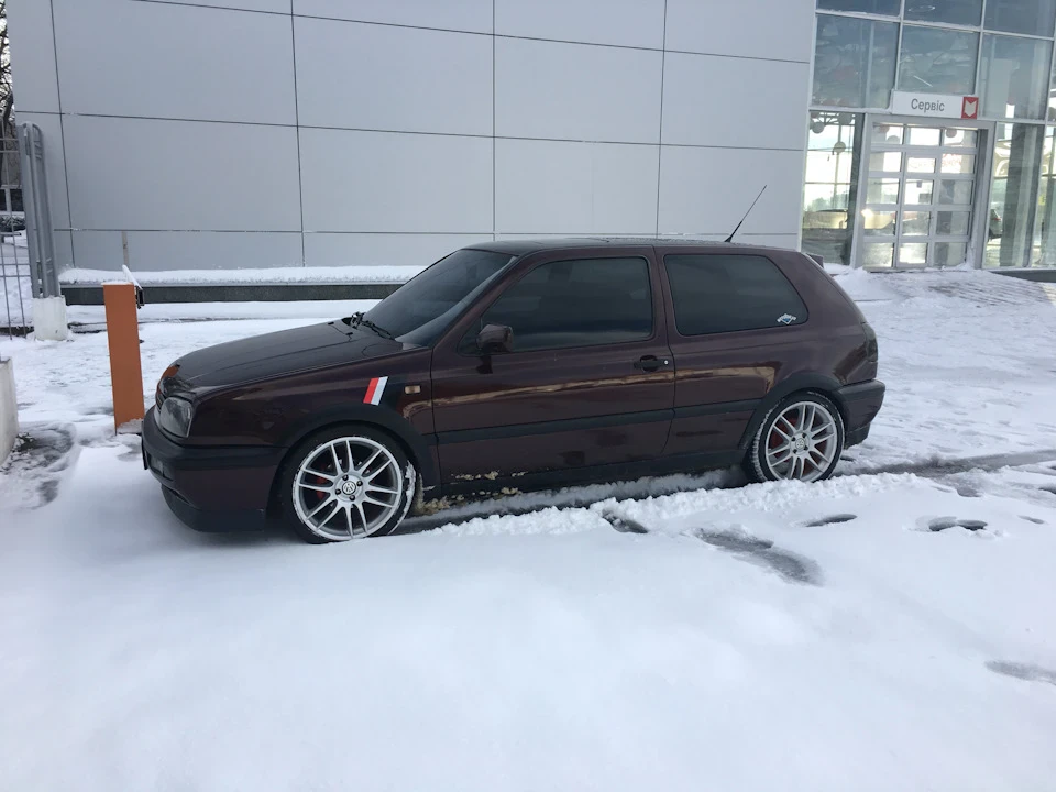 Ну ось і у нас сніг)))