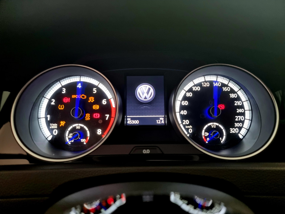 Щиток приладів (приладова панель) golf 7 R 2