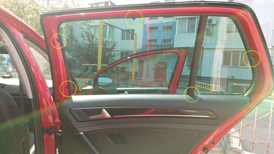 #29 Оригінальні сонцезахисні шторки Volkswagen 5G0 064 365 5