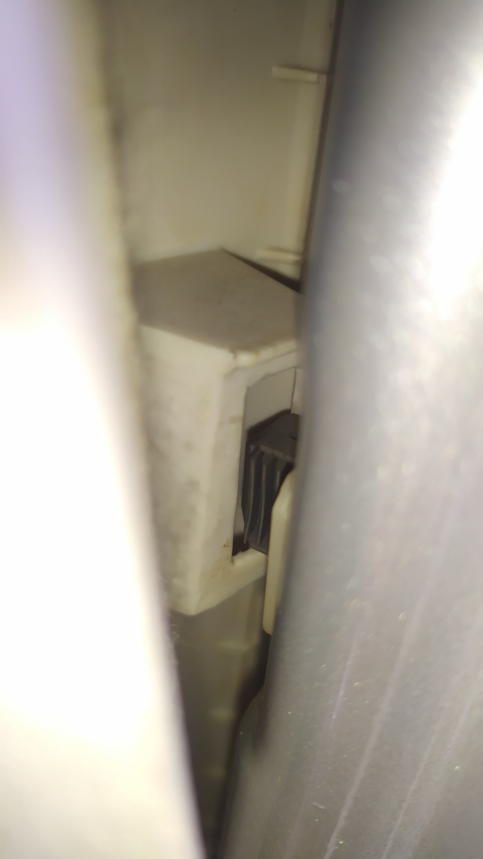 Help! Як зняти обшивку пасажирського аірбегу? 1