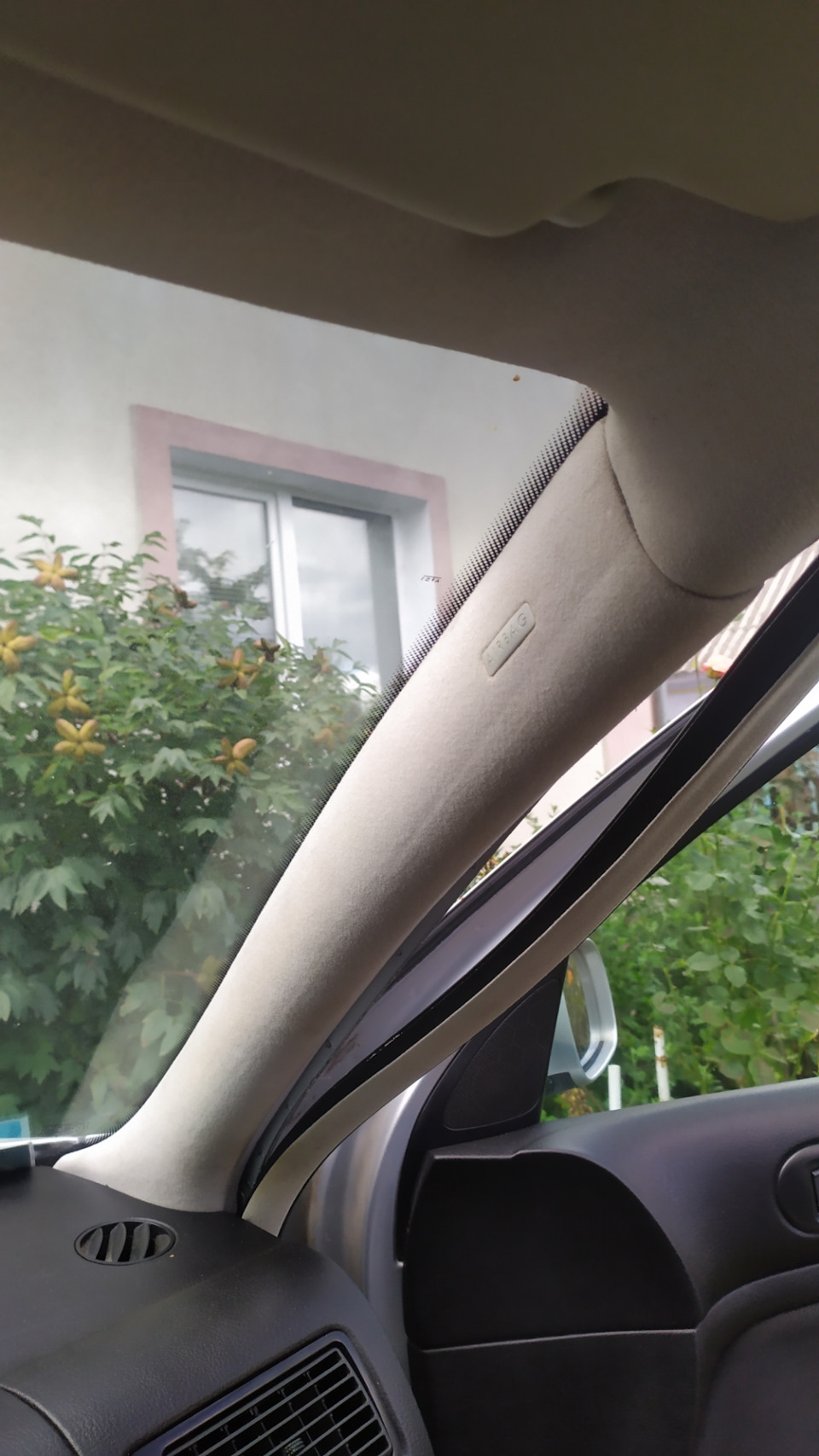 Help! Як зняти обшивку пасажирського аірбегу? 3