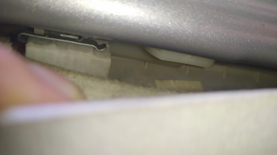 Help! Як зняти обшивку пасажирського аірбегу? 4