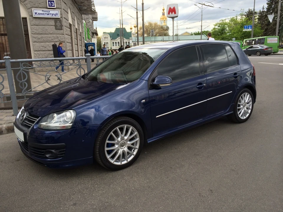 Гольф продається!