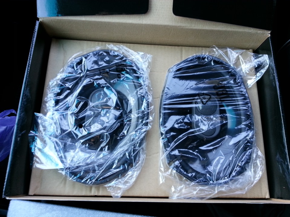 прикупив таки JBL GTO 938 2