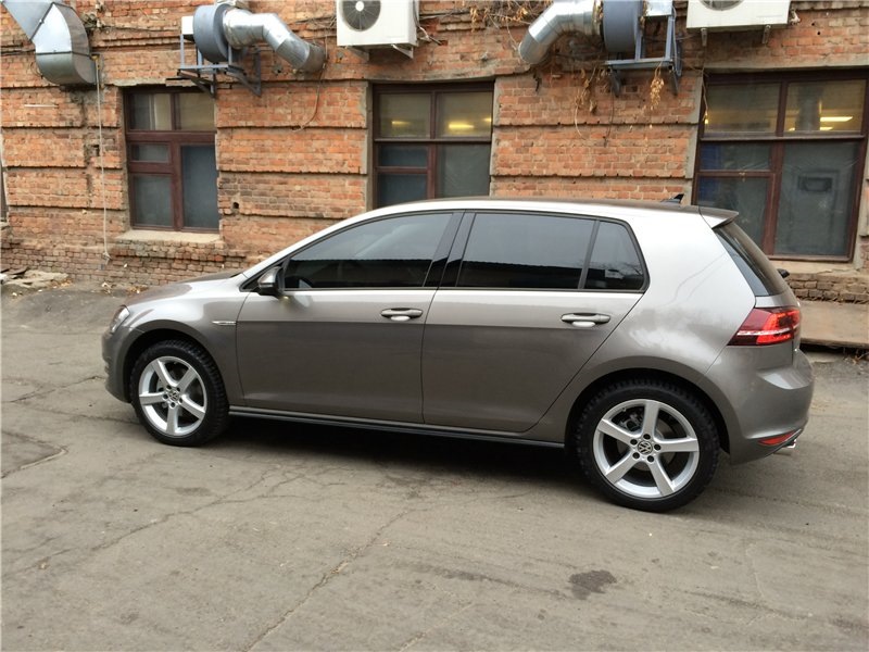 Накладки на пороги від VW Golf VII GTD. 1