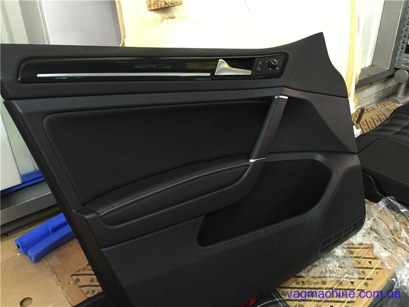 Новий салон від VW Golf VII GTD із пакета Алькантара . 3