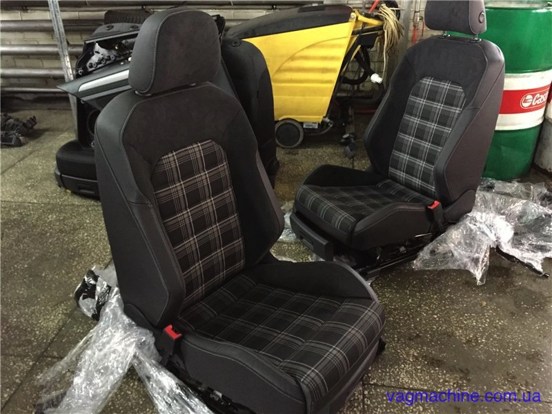 Новий салон від VW Golf VII GTD із пакета Алькантара . 1