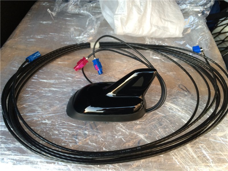 Встановлення оригінальної GPS/GSM антени-плавник у дах. 2