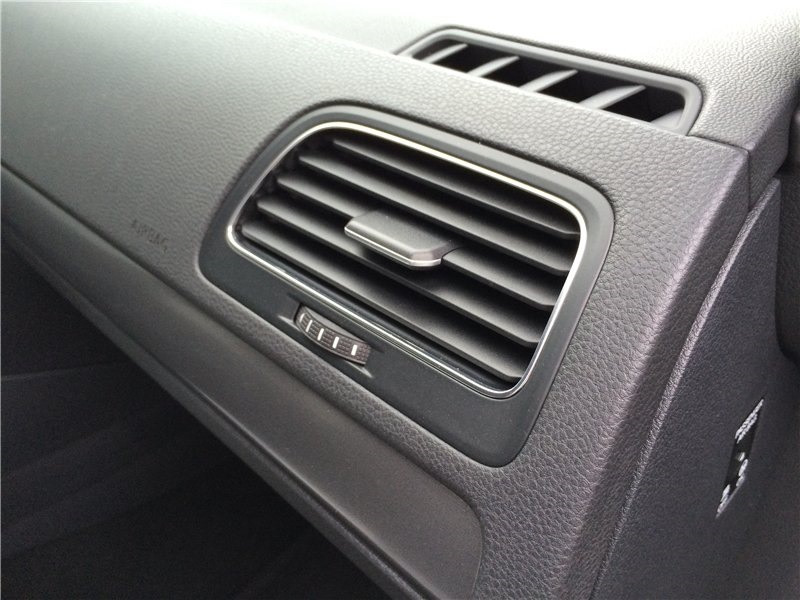 Установка салонного декору Chekered Black від VW Golf VII GTD. 5