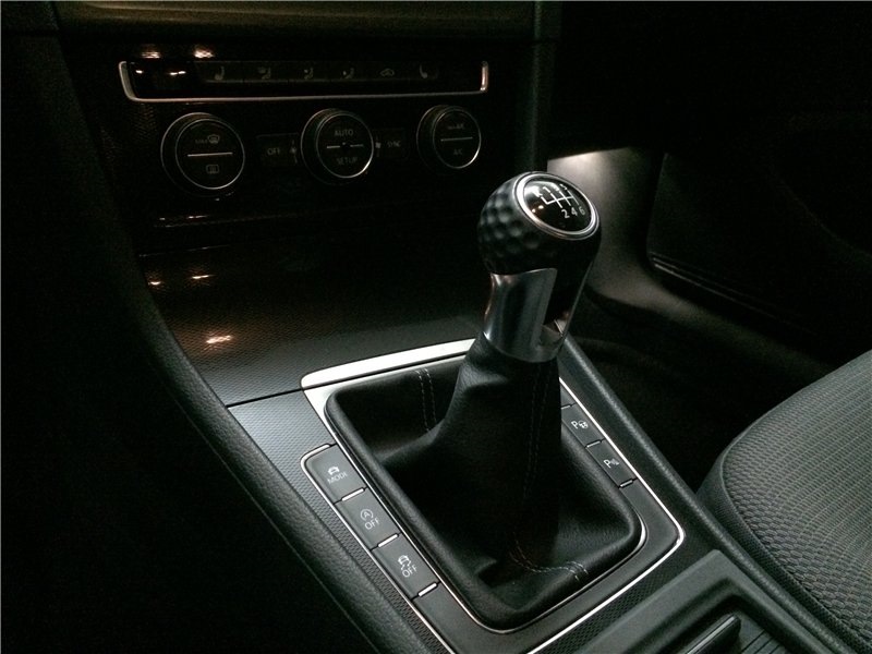 Установка салонного декору Chekered Black від VW Golf VII GTD. 3