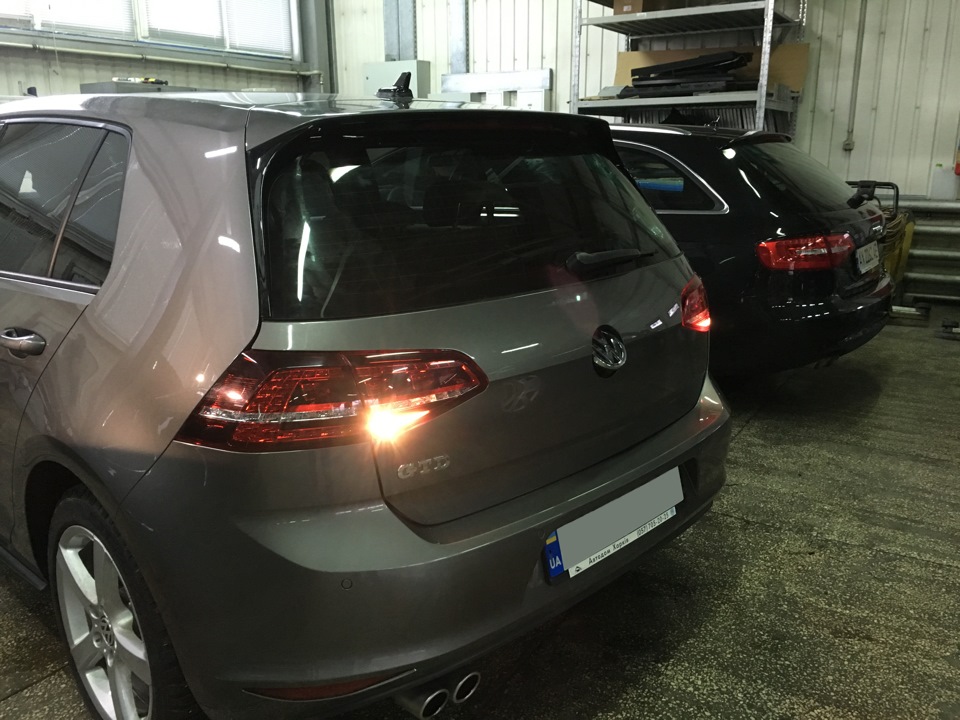 Задня кришка багажника від VW Golf VII GTD. Установка. 4