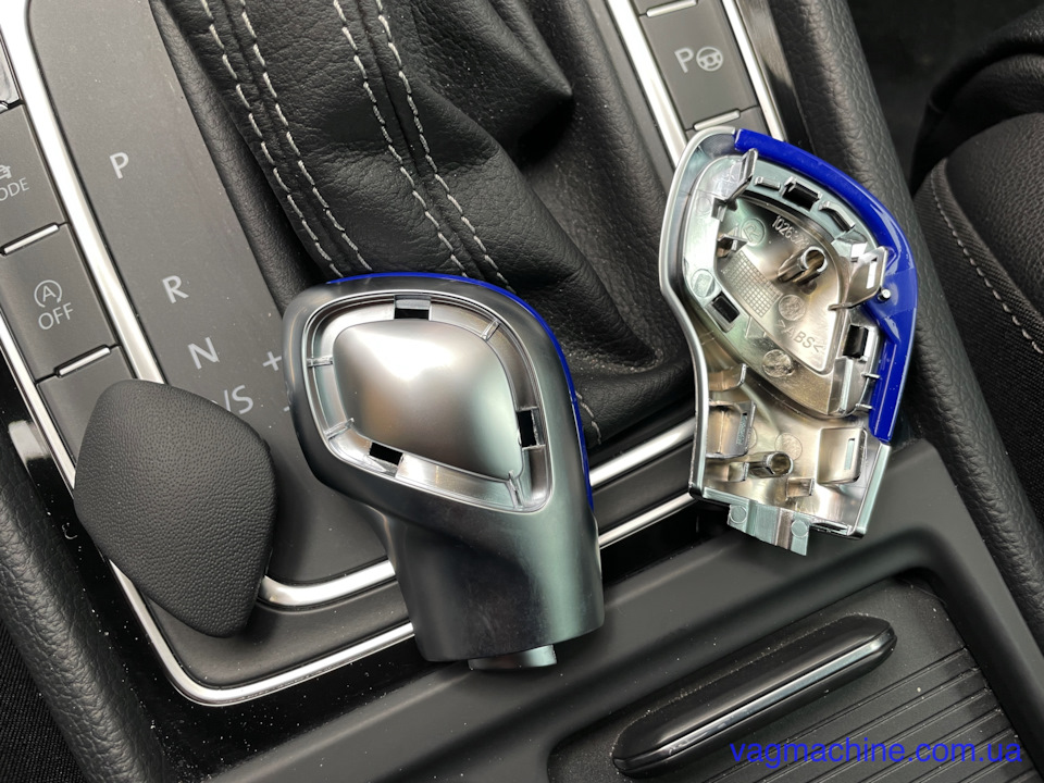 Фон з VW Golf 7.5 GTE. 3