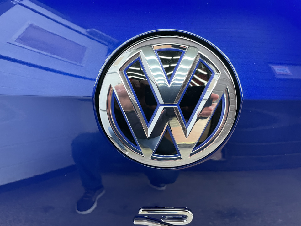 Значок VW від VW Golf 7.5 GTE на задню кришку багажника. 5