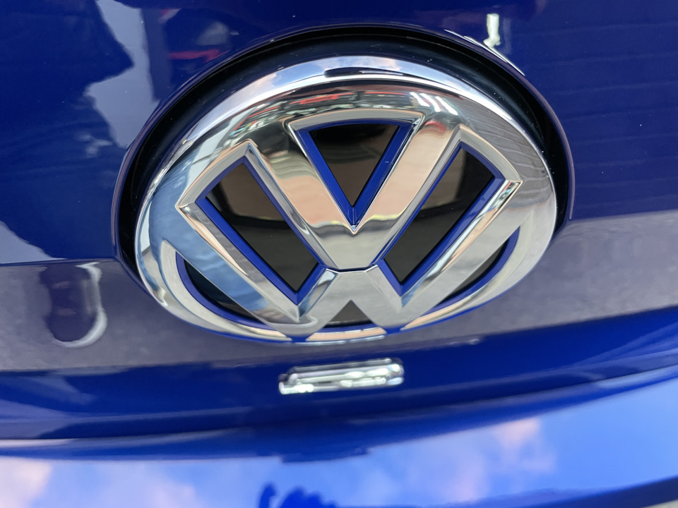 Значок VW від VW Golf 7.5 GTE на задню кришку багажника. 3