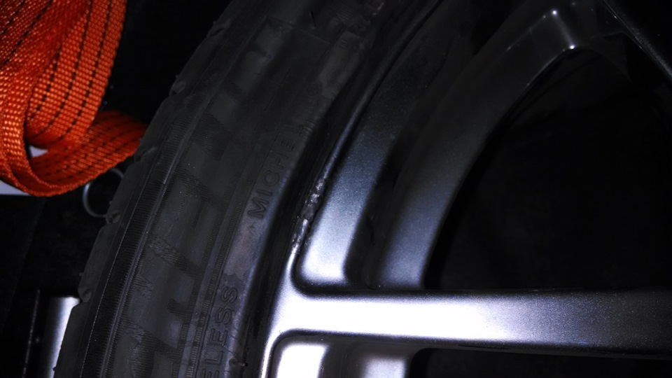 Покришка Michelin на смітник або як ковані тапки SL10 не витримали удару 1