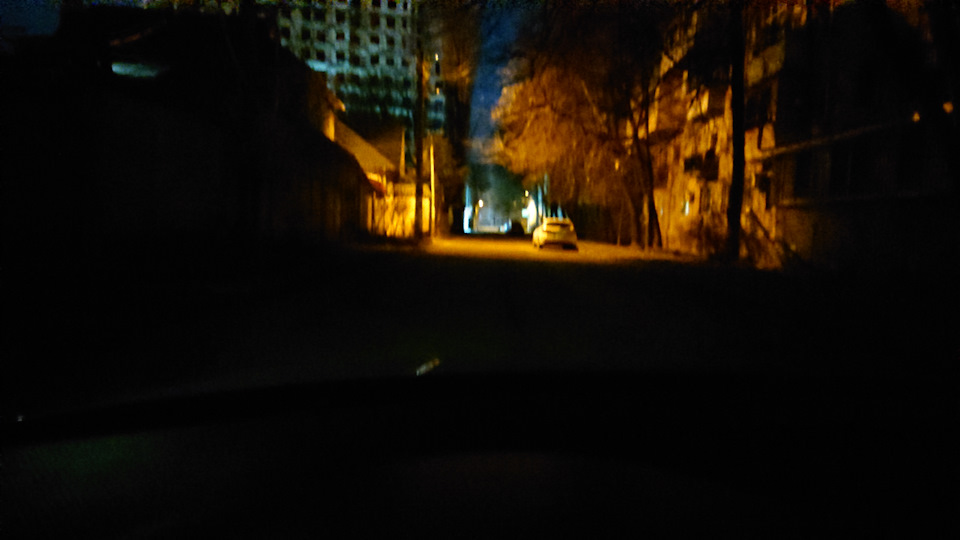 Чи світять LED-лампочки в лінзах? Так. Світло ALED XH7С08 в лінзах HELLA CELIS 2