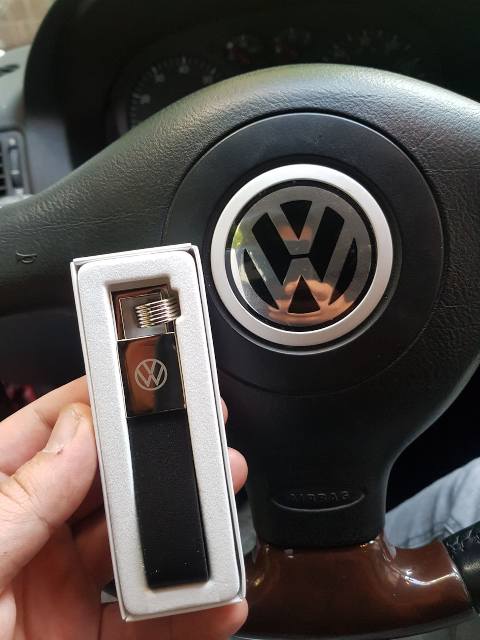 Брелок VW 2