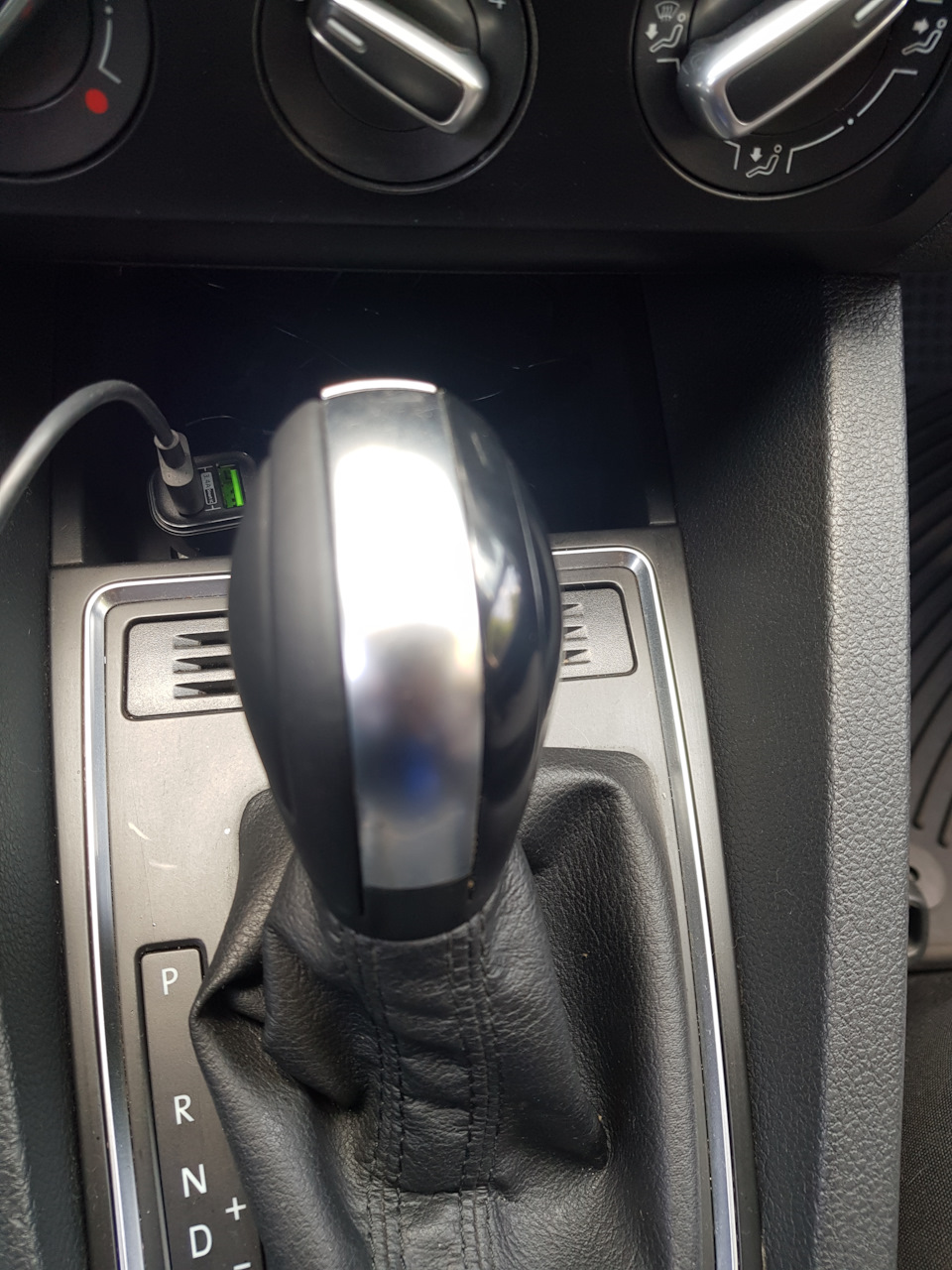 Накладки ручки КПП Jetta 1