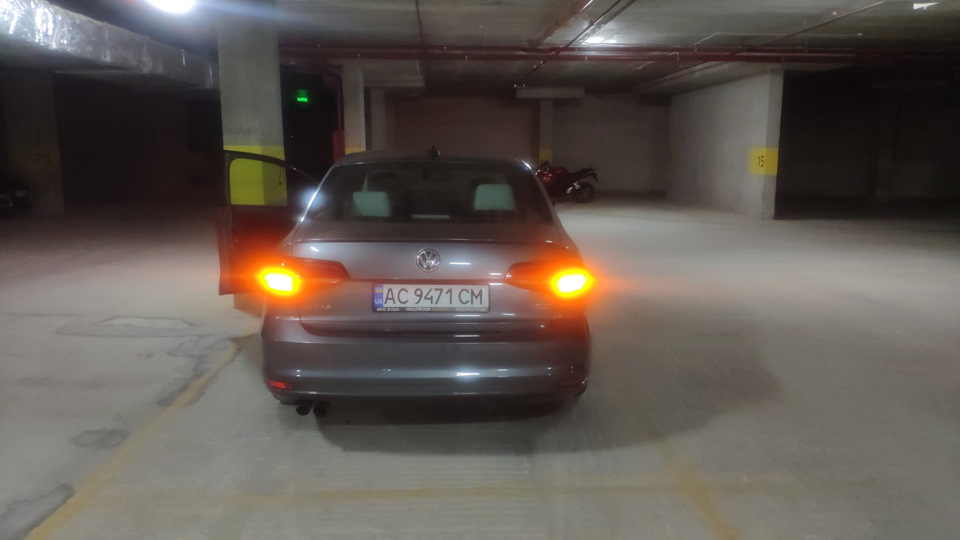 Жовті LED повороти (через червоний світлофільтр) + LED ліхтарі заднього ходу 3
