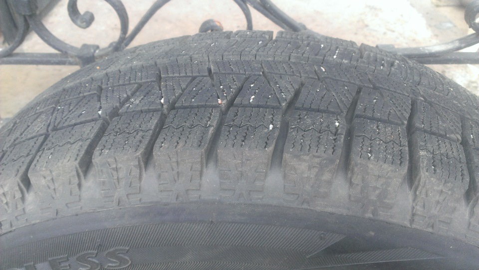 Продам шини Bridgestone Blizzak Revo GZ 195/65 R15 з дисками VW 5