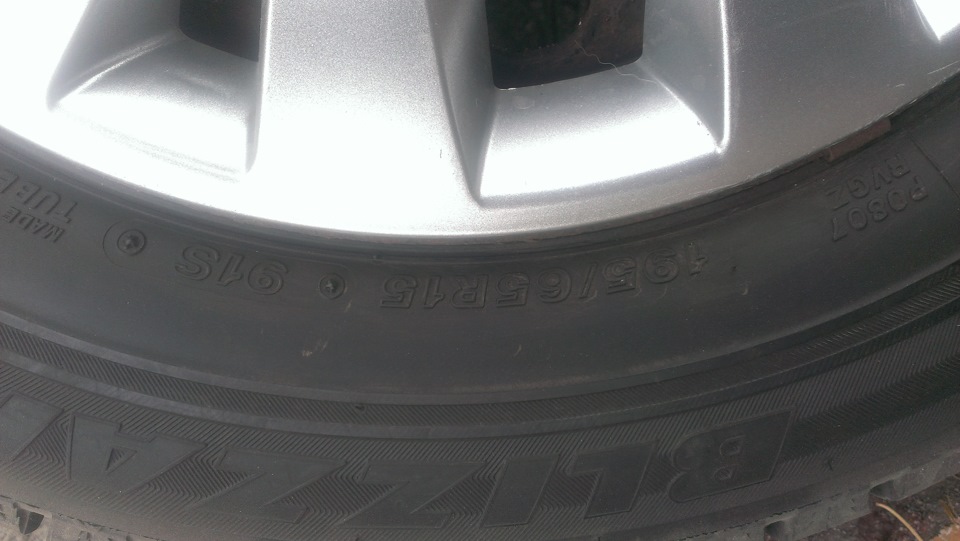 Продам шини Bridgestone Blizzak Revo GZ 195/65 R15 з дисками VW 3