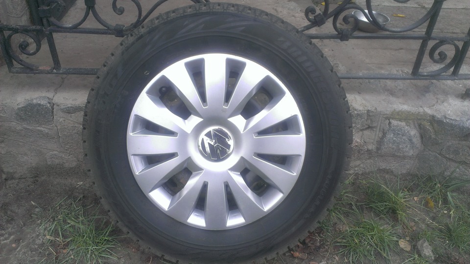 Продам шини Bridgestone Blizzak Revo GZ 195/65 R15 з дисками VW 2
