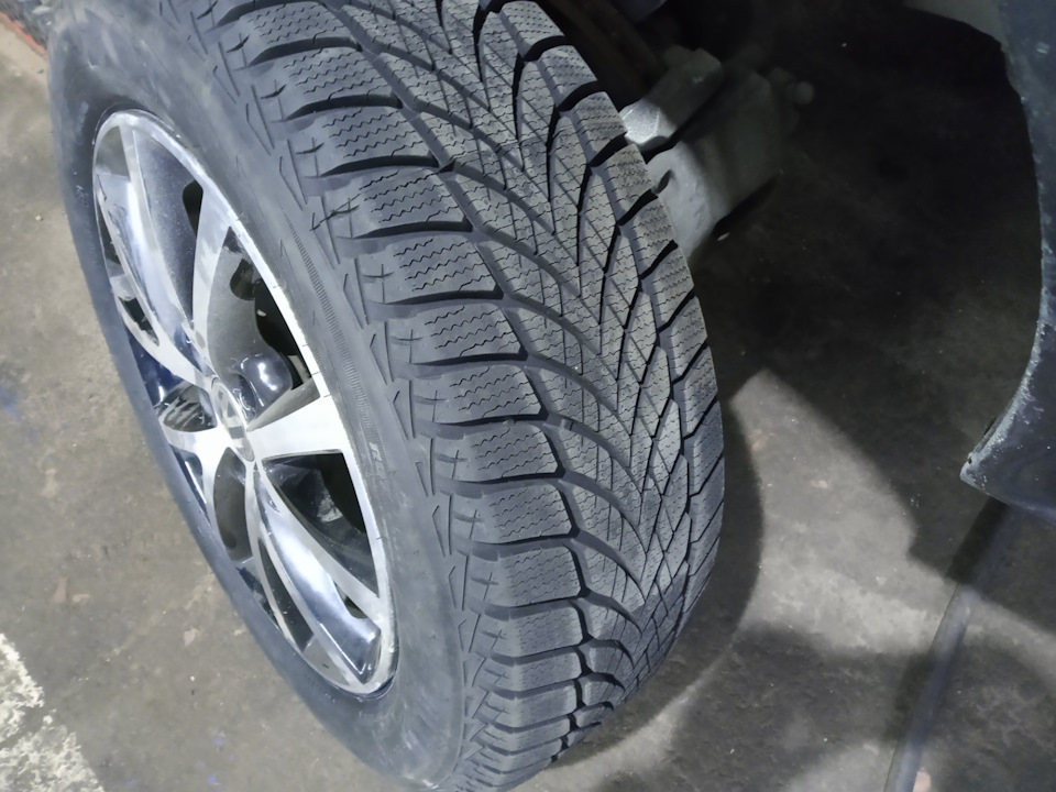 Goodyear UltraGrip Ice 2 205/60 R16 96T XL 3