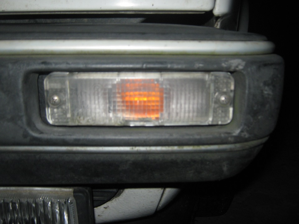 Білі поворотники HELLA 3