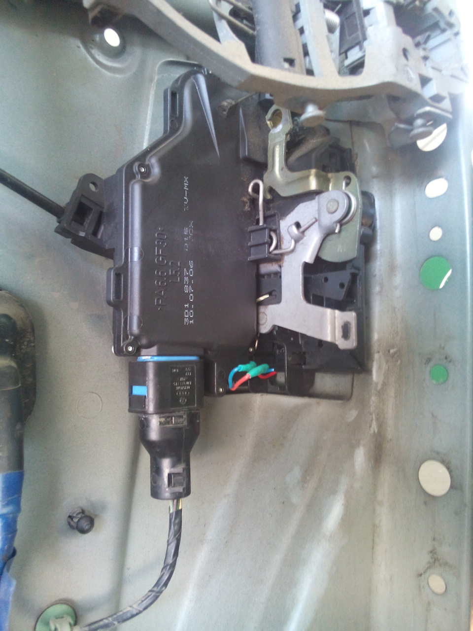 Заміна кінцевика замку водійських дверей Jetta 5 2