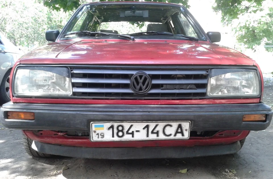 Шильдик і смуга на решітку