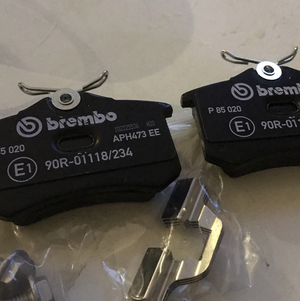 Тормозні колодки Brembo на Jetta VI 1