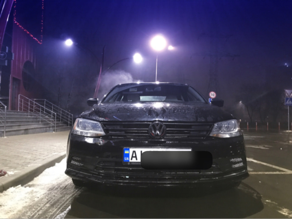 Заміна емблеми Jetta VI 1
