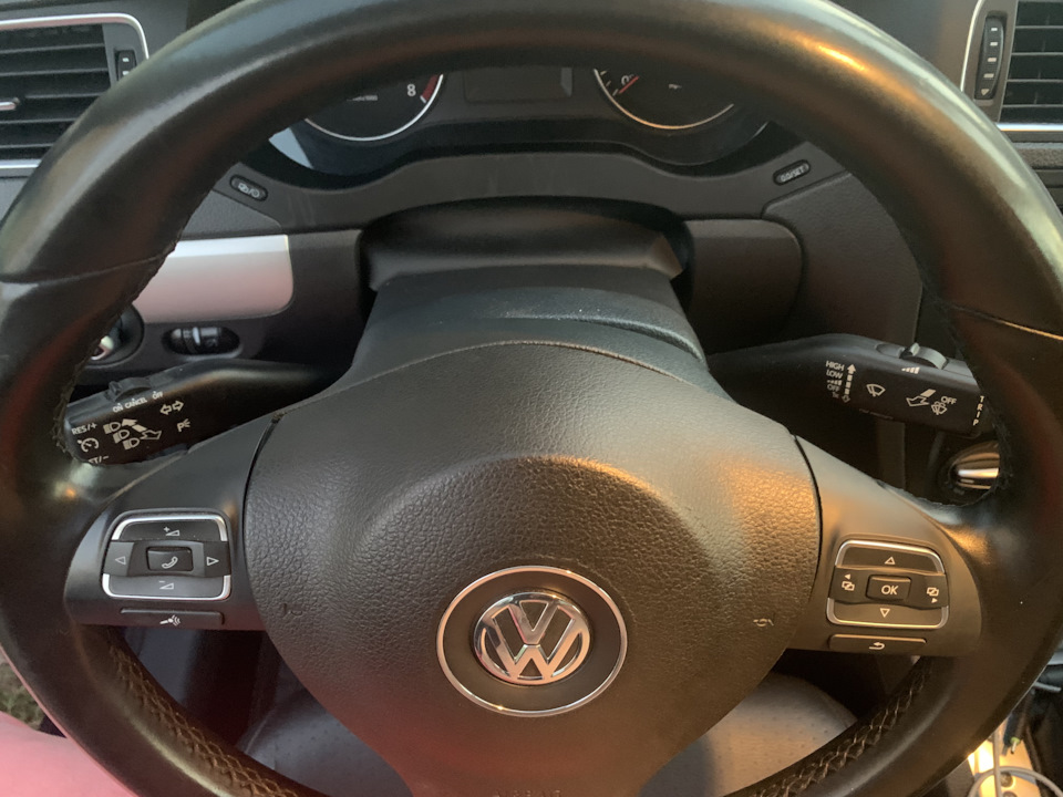 Додавання кнопок мультикеру Jetta 6 4