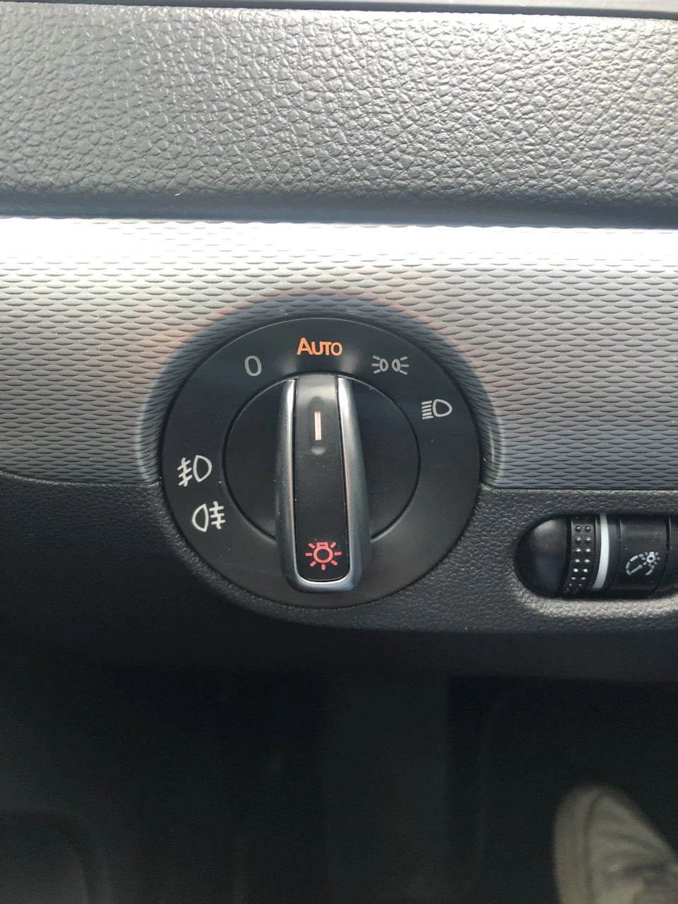 Перемикач з режимом AUTO