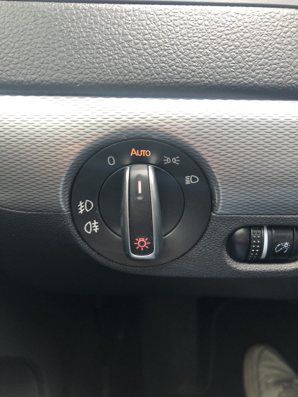 Перемикач з режимом AUTO 1