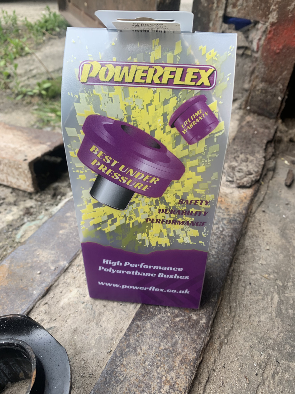 Встановлення великих задніх салентблоків Powerflex. 1