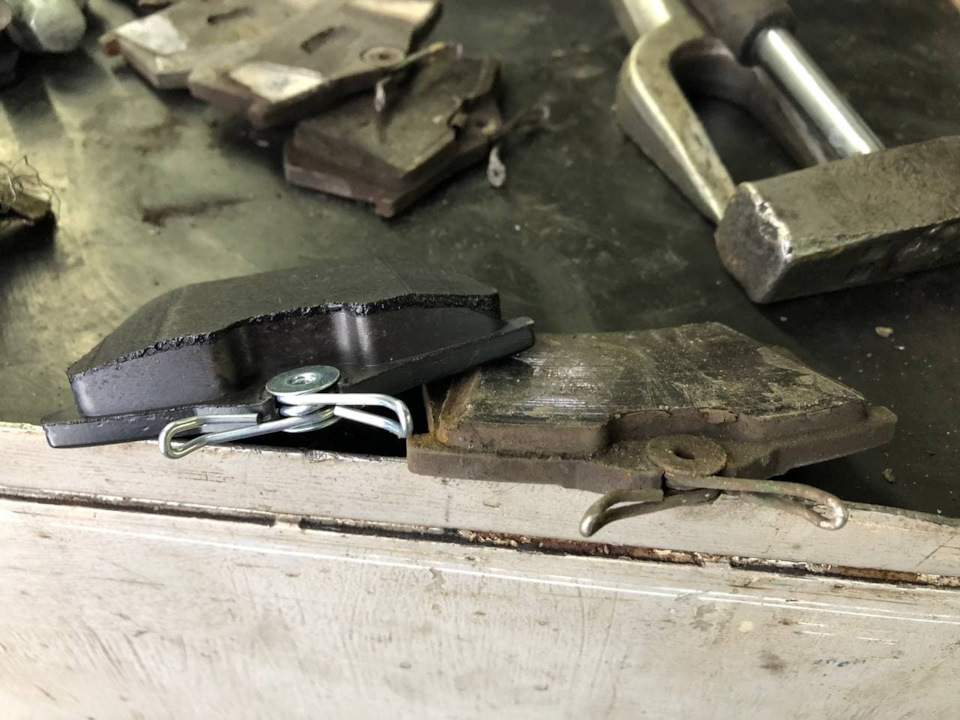 Замінив задні гальмівні колодки 1