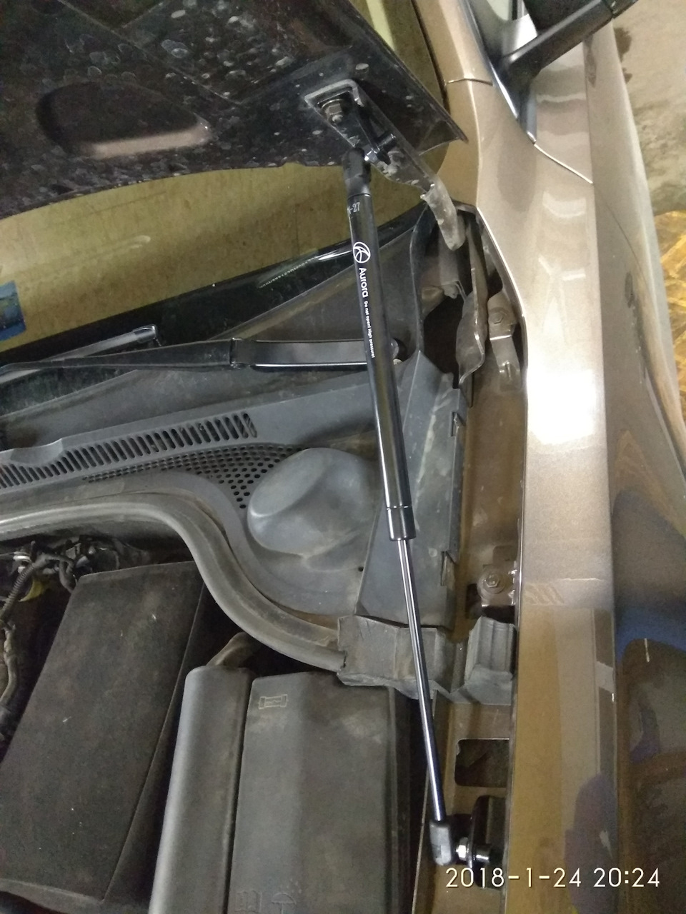 Аморти капота Jetta 6… 5