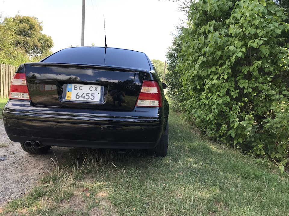 Кришка багажника Jetta GLI } 2