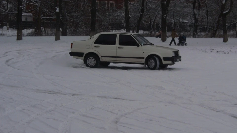 Ну а як же без покатушок боком? =)