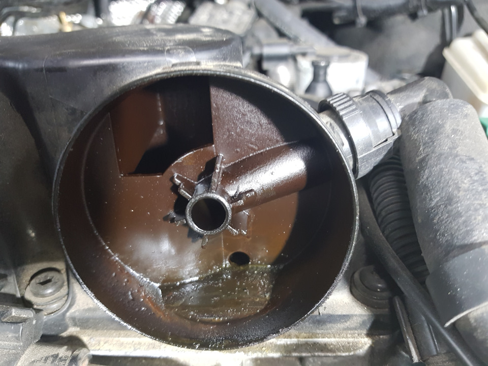 Заміна клапана PCV (клапан рециркуляції газів, що відпрацювали) 2.5l USA 4