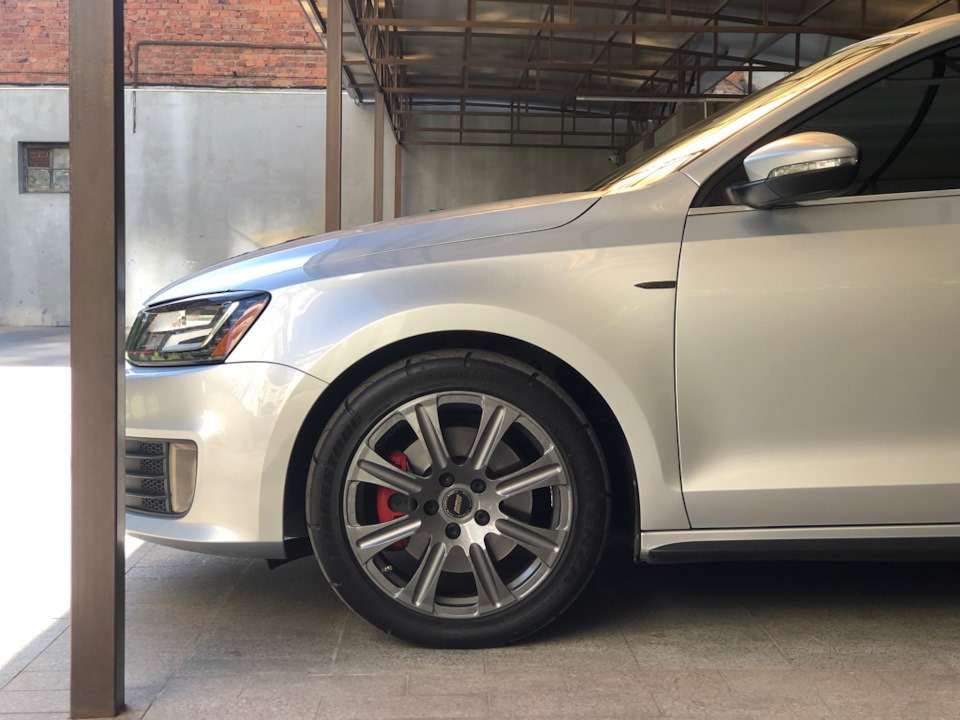 Кування кинув у GTI, а GLI нарядив у VW Austin 18 5