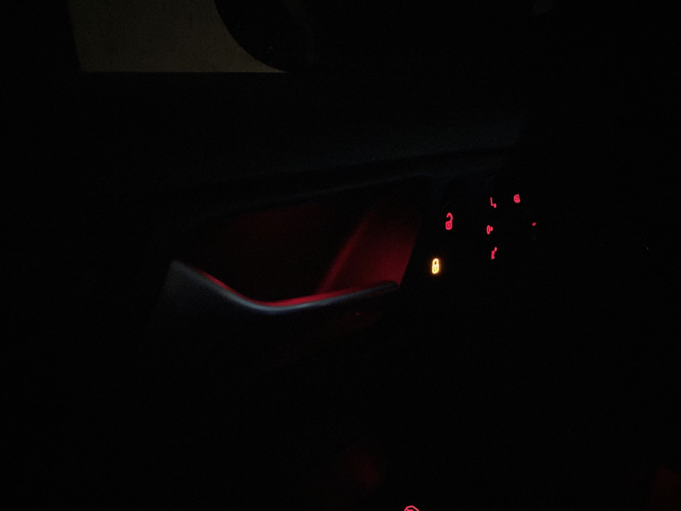 💡 Підсвічування ніші прикурювача / Ambient Light 1