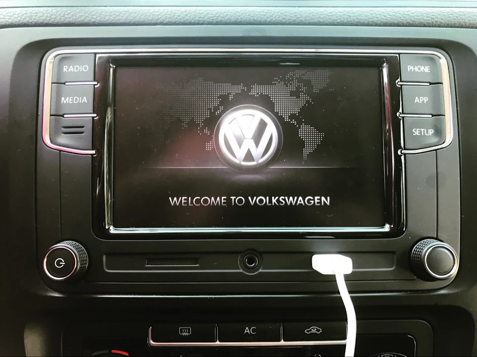 Заміна магнітоли на RCD 330+ з функцією Carplay
