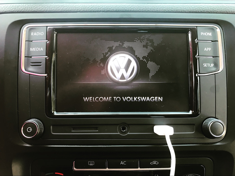 Заміна магнітоли на RCD 330+ з функцією Carplay 1