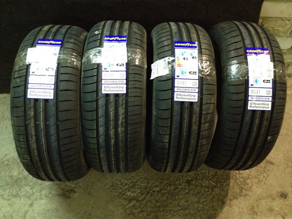 GoodYear EfficientGrip Performance 3