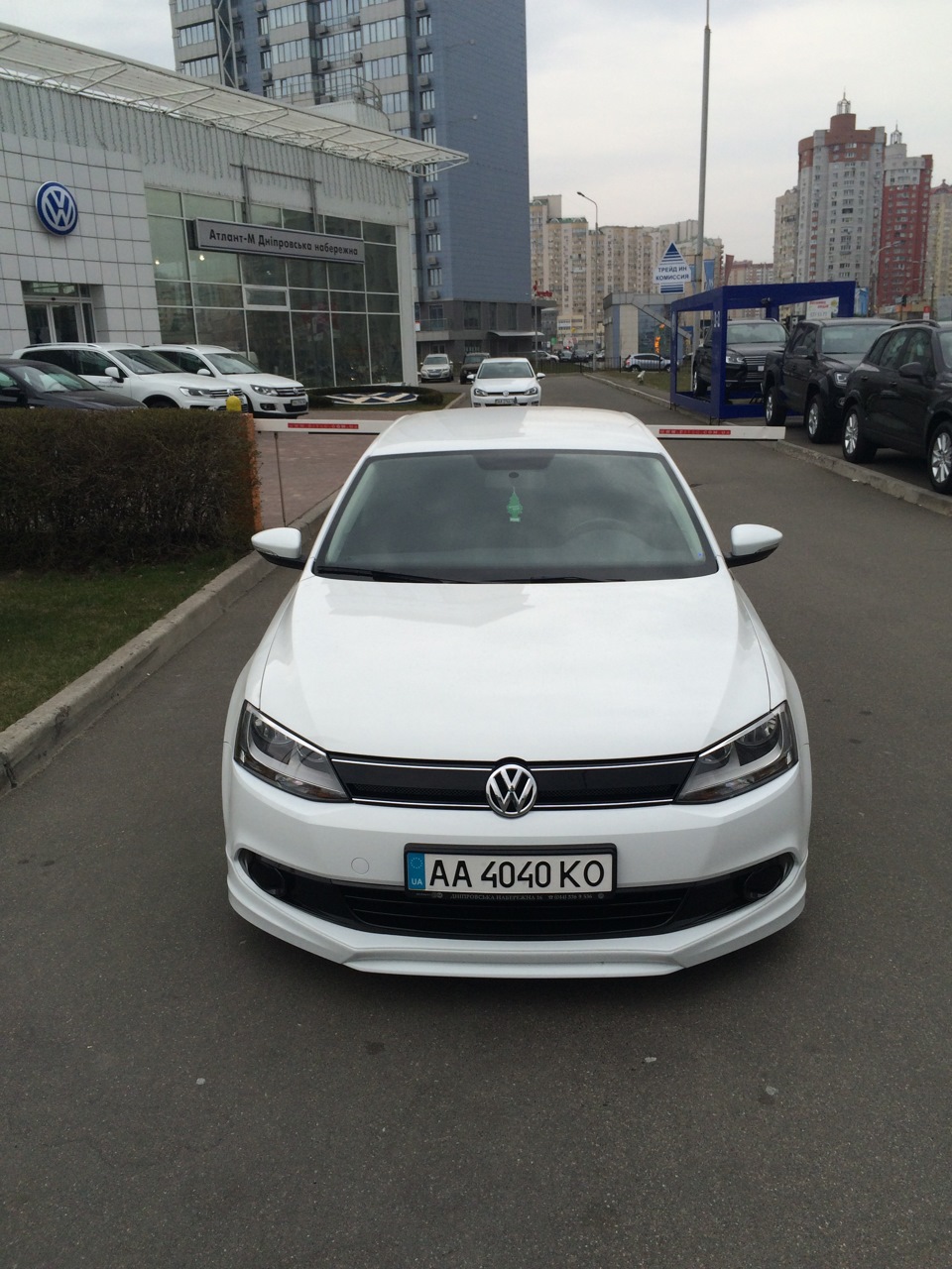 Grille Jetta Hybrid 4