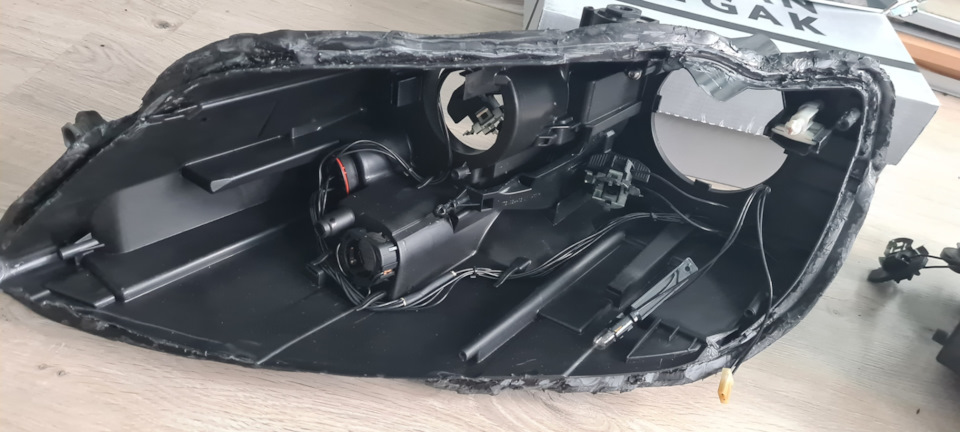 Лінзи ксенонові в jetta 6 своїми руками. Або як я мало не рихнувся 5