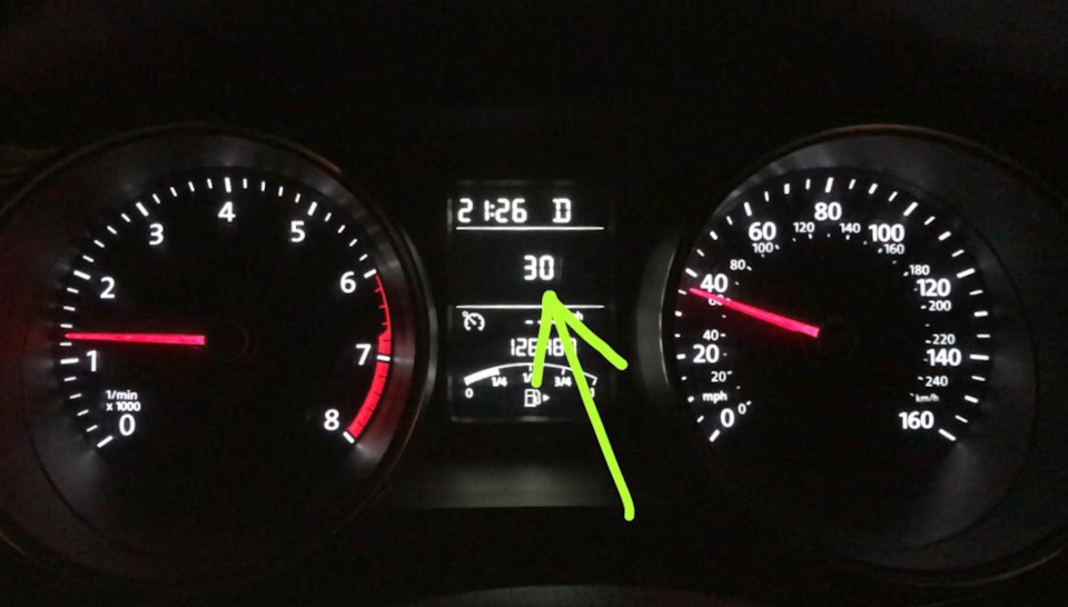 Цифра 30 на панелі приладів. Jetta 6 USA 1